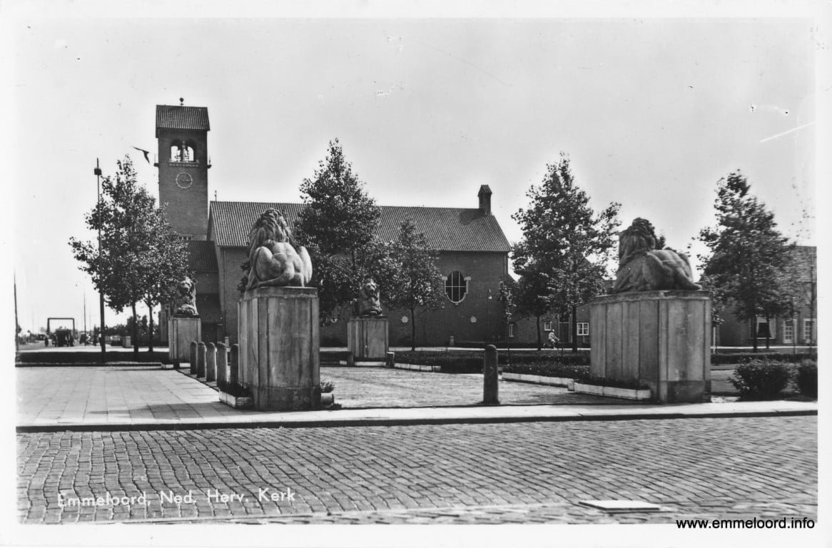 Kerk-Hoeksteen17.jpg Kerk-Hoeksteen17.jpg